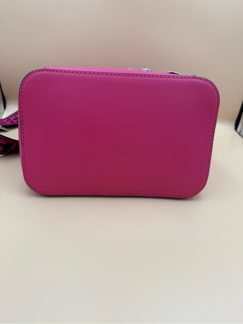 Pink Drawstring Bucket Crossbody Bag + KARL & CHOUPETTE DUO BAG CHARM - Picture 13 of 17
